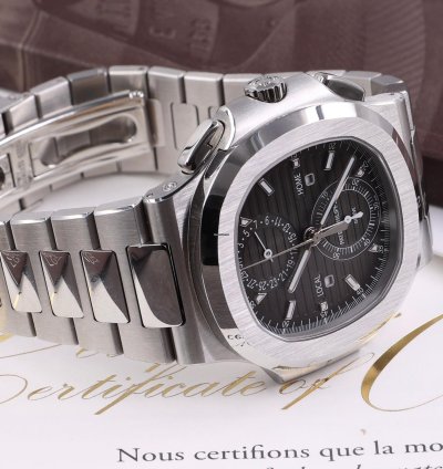 Patek Philippe Nautilus 5990 1a-001 - Full Set - Like New Condition - 2018