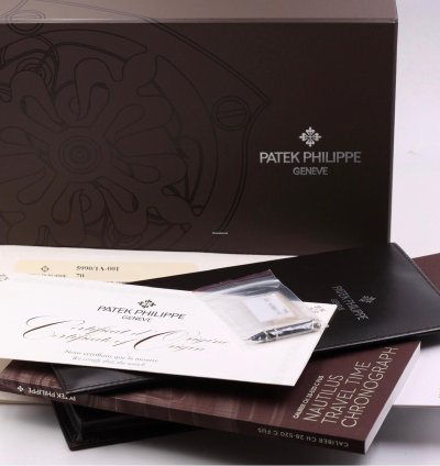 Patek Philippe Nautilus 5990 1a-001 - Full Set - Like New Condition - 2018