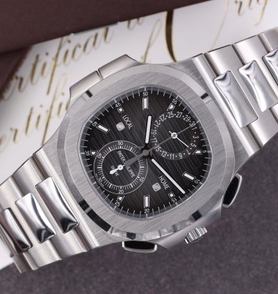 Patek Philippe Nautilus 5990 1a-001 - Full Set - Like New Condition - 2018