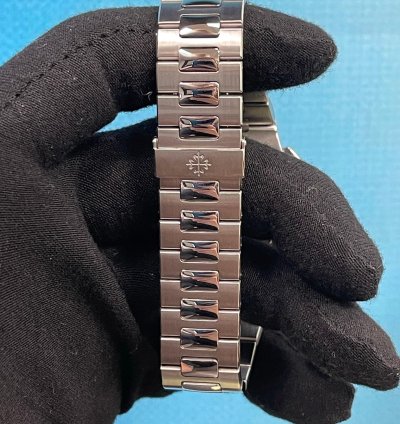 Patek Philippe Nautilus 5990 1a-001 Nautilus