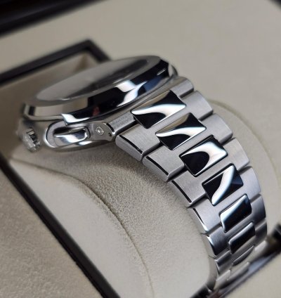 Patek Philippe Nautilus 5990 1a-001 Travel Time