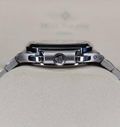 Patek Philippe Nautilus 5990 1a-001 Travel Time
