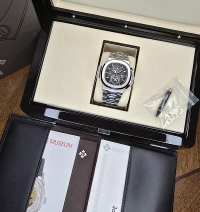 Patek Philippe Nautilus 5990 1a-001 Travel Time