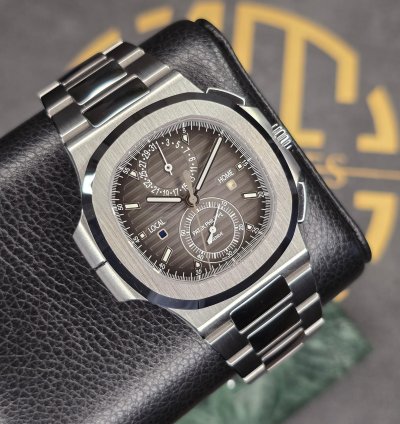 Patek Philippe Nautilus 5990 1a-001 Travel Time