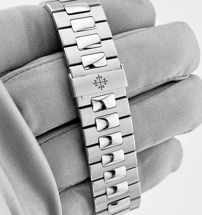 Patek Philippe Nautilus 5990 1a-001 Travel Time Chronograph Stainless Steel 2018