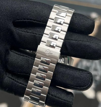 Patek Philippe Nautilus 5990 2017