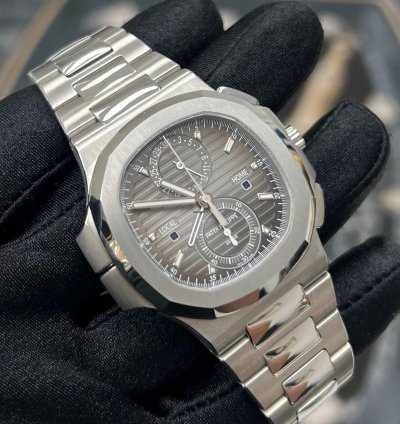 Patek Philippe Nautilus 5990 2017
