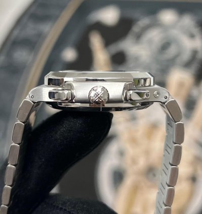 Patek Philippe Nautilus 5990 2017