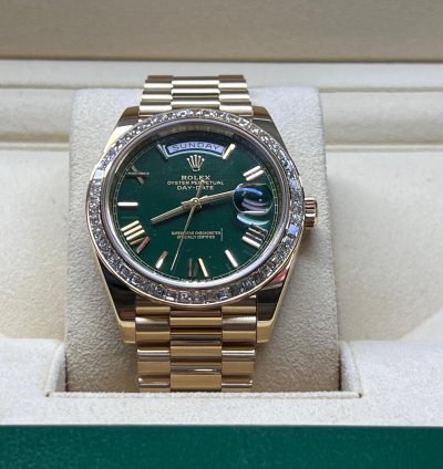 Rolex Day-date 40 Green Dial Baguette Diamond Bezel Full Yellow Gold
