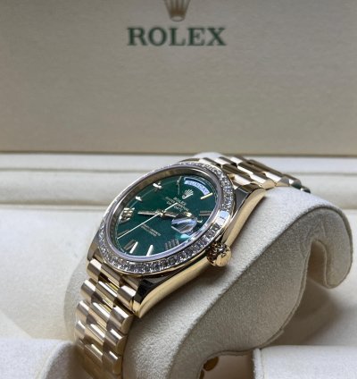 Rolex Day-date 40 Green Dial Baguette Diamond Bezel Full Yellow Gold