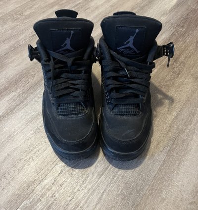 Black Cat Jordan 4