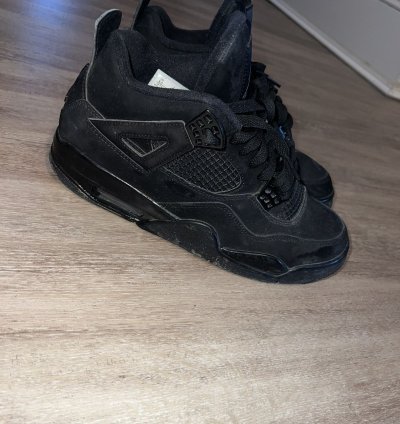 Black Cat Jordan 4