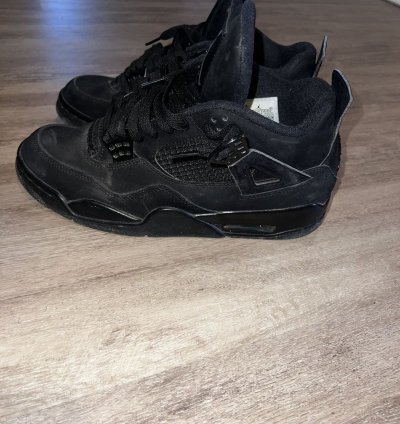 Black Cat Jordan 4