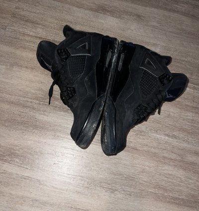 Black Cat Jordan 4