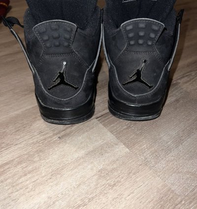 Black Cat Jordan 4