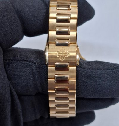 Patek Philippe Nautilus 7010 1r-011