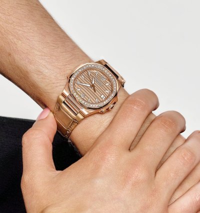 Patek Philippe Nautilus 7010r-012 Ladies Quartz Rose Gold Diamond Bezel
