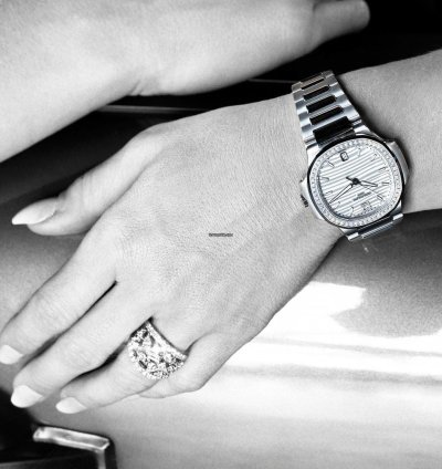 Patek Philippe Nautilus 7118 1200a-010 Ladies Stainless Steel Silver Dial Diamond Bezel 2024
