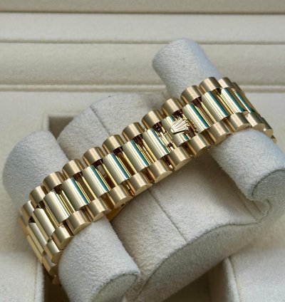 Rolex Day-date 40 Green Roman Dial