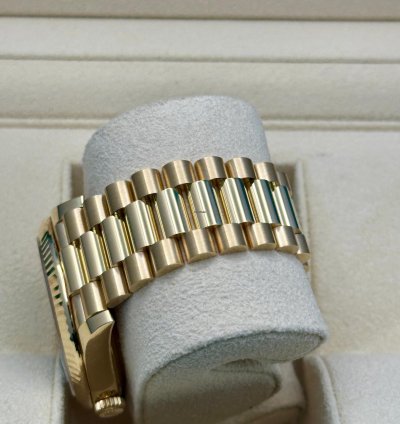 Rolex Day-date 40 Green Roman Dial