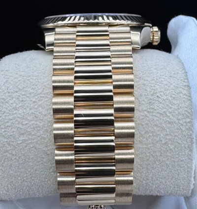 Rolex Day-date 40 Green Roman Dial Unworn