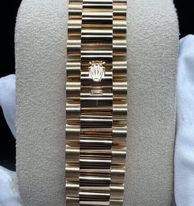 Rolex Day-date 40 Green Roman Dial Unworn