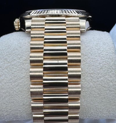 Rolex Day-date 40 Green Roman Dial Unworn