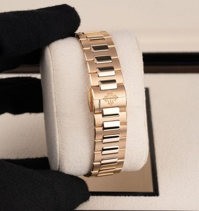 Patek Philippe Nautilus 7118 1200r-010 18k Rose Gold Golden Brown Opaline Dial 35 Mm
