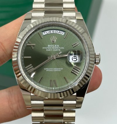 Rolex Day-date 40 Green Roman Dial White Gold President