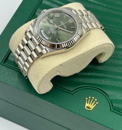 Rolex Day-date 40 Green Roman Dial White Gold President