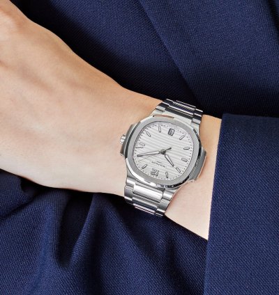Patek Philippe Nautilus 7118 1a-010 Stainless Steel Silvery Opaline Dial 2019