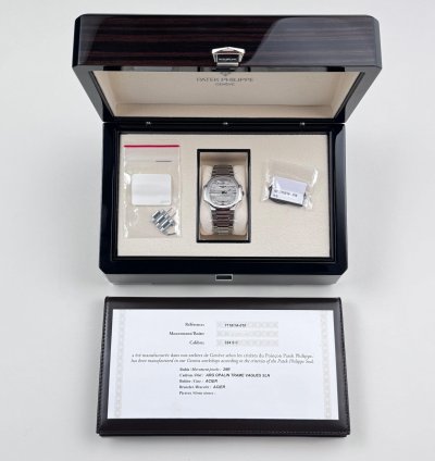 Patek Philippe Nautilus 7118 1a-010 Stainless Steel Silvery Opaline Dial 2022