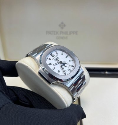 Patek Philippe Nautilus Annual Calendar 5726 1a-010