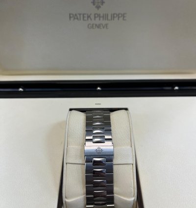 Patek Philippe Nautilus Annual Calendar 5726 1a-010