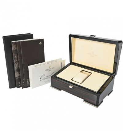 Patek Philippe Nautilus Annual Calendar Moon Phase 5726 1a-001