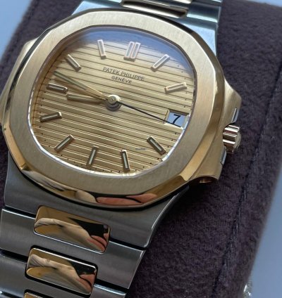Patek Philippe Nautilus Best Condition - Like New Box And Extract Papers