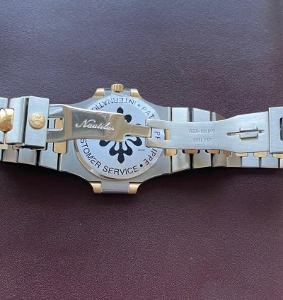 Patek Philippe Nautilus Best Condition - Like New Box And Extract Papers