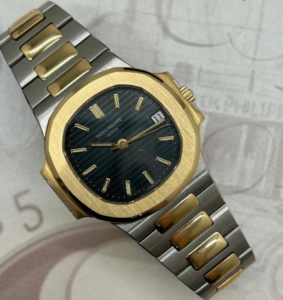 Patek Philippe Nautilus Blue Dial - 18kt Yellow Gold Steel - Ref 3800 - Year 1992
