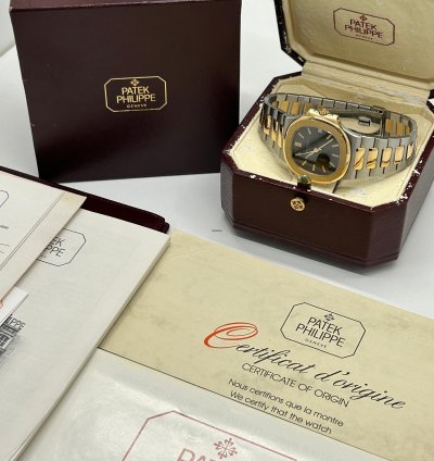 Patek Philippe Nautilus Blue Dial - 18kt Yellow Gold Steel - Ref 3800 - Year 1992