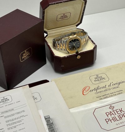 Patek Philippe Nautilus Blue Dial - 18kt Yellow Gold Steel - Ref 3800 - Year 1992