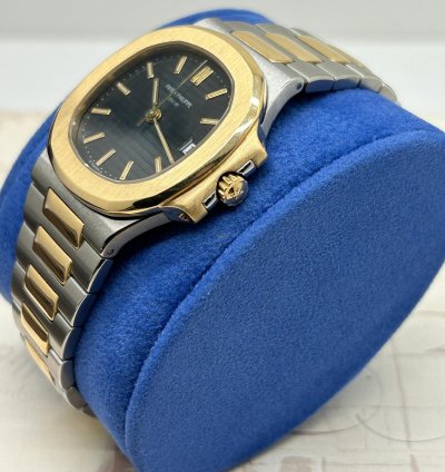 Patek Philippe Nautilus Blue Dial - 18kt Yellow Gold Steel - Ref 3800 - Year 1992