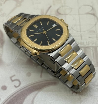 Patek Philippe Nautilus Blue Dial - 18kt Yellow Gold Steel - Ref 3800 - Year 1992