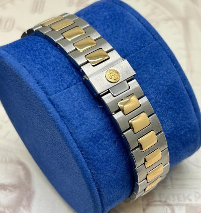 Patek Philippe Nautilus Blue Dial - 18kt Yellow Gold Steel - Ref 3800 - Year 1992