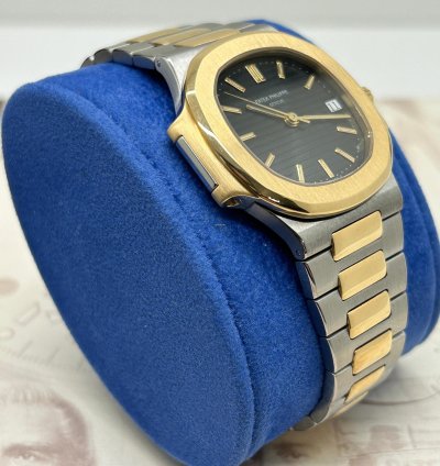 Patek Philippe Nautilus Blue Dial - 18kt Yellow Gold Steel - Ref 3800 - Year 1992