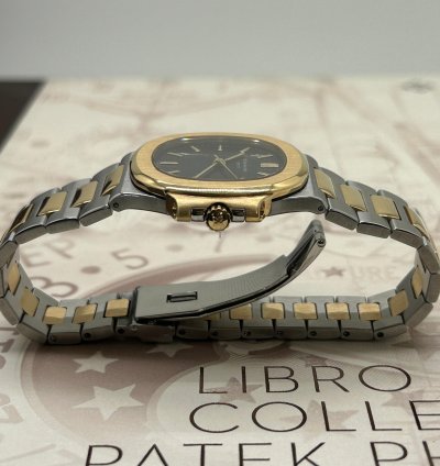 Patek Philippe Nautilus Blue Dial - 18kt Yellow Gold Steel - Ref 3800 - Year 1992