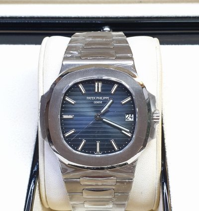 Patek Philippe Nautilus Blue Dial Like New Full Set
