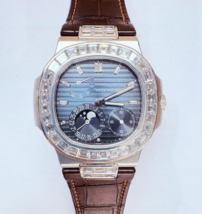 Patek Philippe Nautilus Blue Diamond Dial 5724g-001