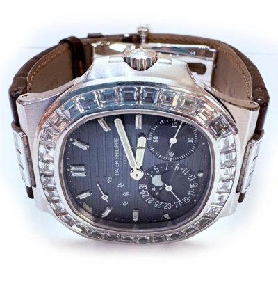 Patek Philippe Nautilus Blue Diamond Dial 5724g-001