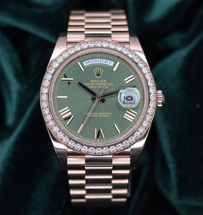 Rolex Day-date 40 Mint Complete Set Day-date 40 Green Dial Rose Gold Diamond Bezel 228345rbr