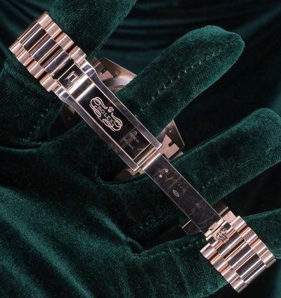 Rolex Day-date 40 Mint Complete Set Day-date 40 Green Dial Rose Gold Diamond Bezel 228345rbr
